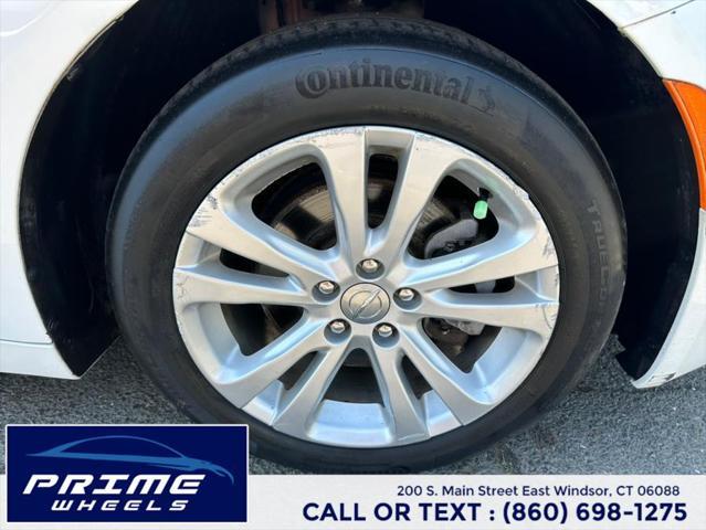 Photo of 2015 Bright White Clearcoat Chrysler 200