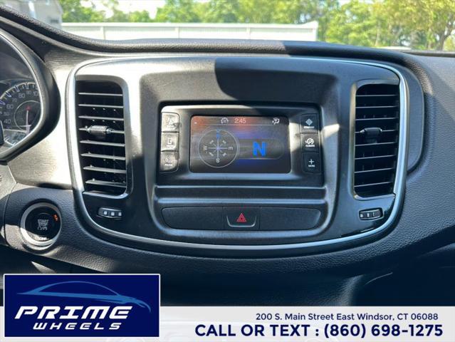 Photo of 2015 Bright White Clearcoat Chrysler 200
