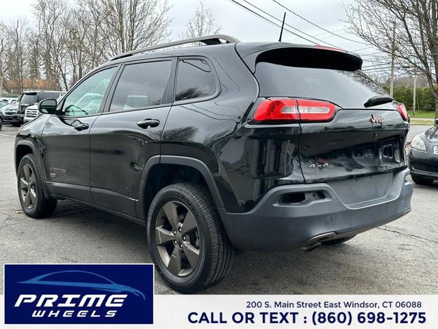 Photo of 2017 Diamond Black Crystal Pearlcoat Jeep Cherokee