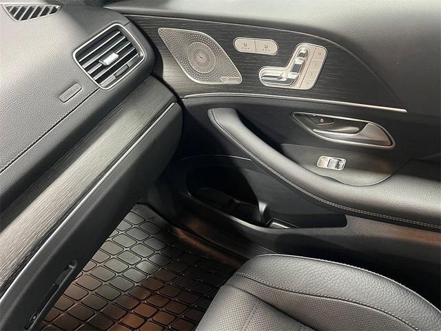 Photo of 2025 Black Mercedes-Benz GLS 450
