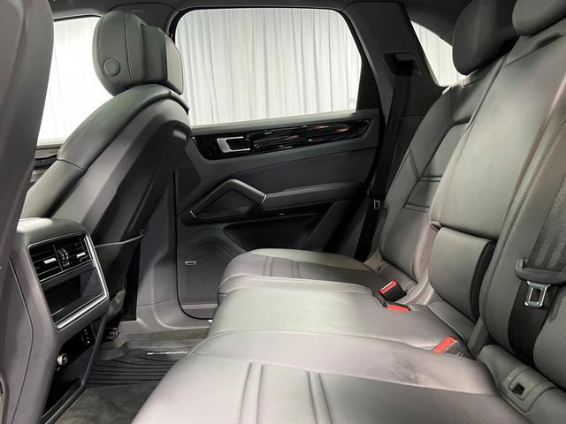 Photo of 2020 Gray Porsche Cayenne