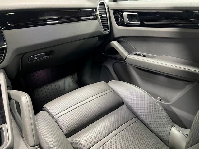 Photo of 2020 Gray Porsche Cayenne