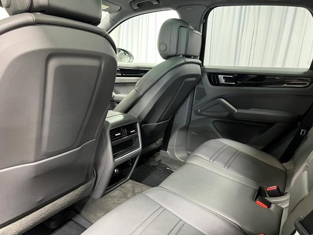 Photo of 2020 Gray Porsche Cayenne