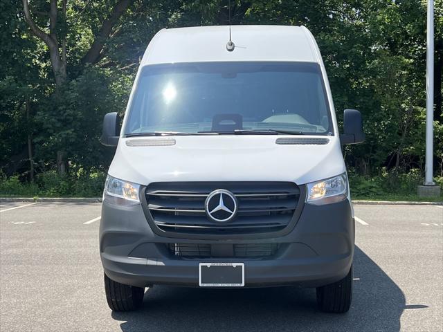 Photo of 2025 Arctic White Mercedes-Benz Sprinter 2500