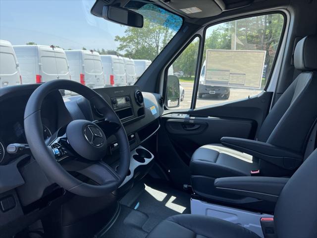 Photo of 2025 Arctic White Mercedes-Benz Sprinter 2500