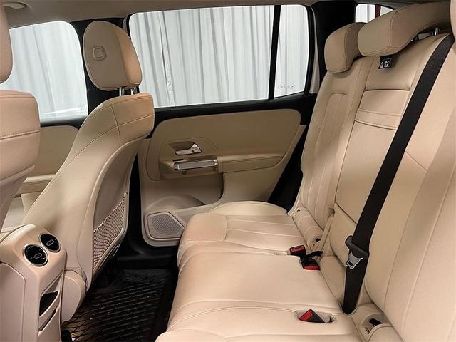 Photo of 2021 Polar White Mercedes-Benz GLB 250