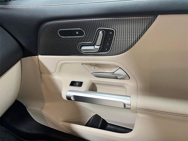 Photo of 2021 Polar White Mercedes-Benz GLB 250