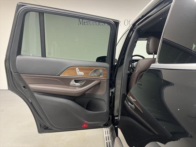 Photo of 2022 Black Mercedes-Benz GLS 450
