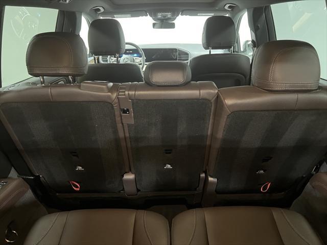 Photo of 2022 Black Mercedes-Benz GLS 450