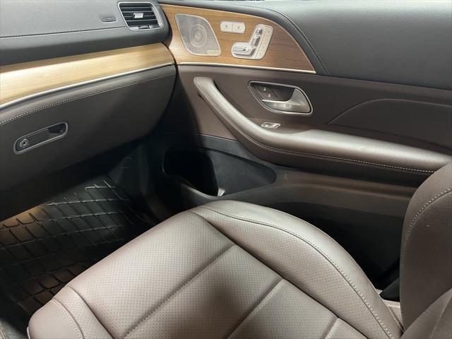 Photo of 2022 Black Mercedes-Benz GLS 450