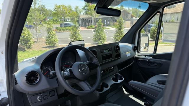Photo of 2025 Arctic White Mercedes-Benz Sprinter 2500