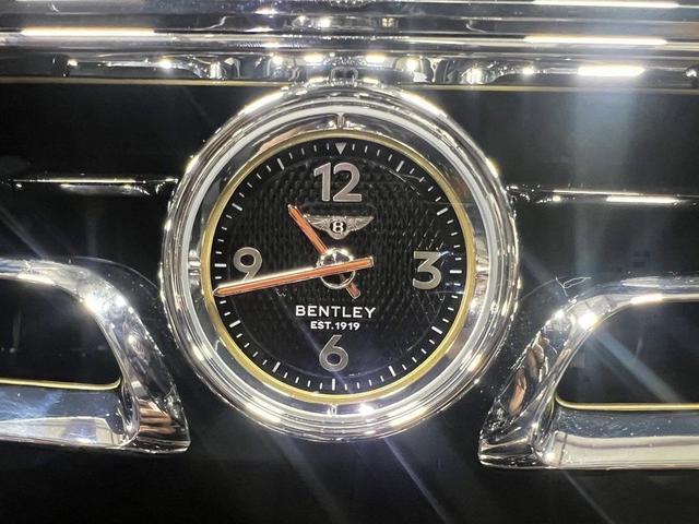 Photo of 2022 white Bentley Flying Spur Hybrid
