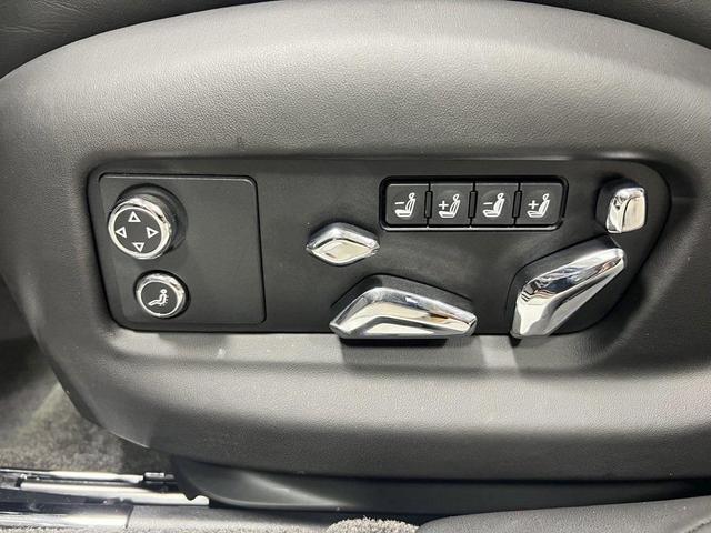 Photo of 2022 white Bentley Flying Spur Hybrid