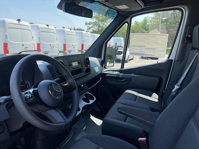 Photo of 2025 Arctic White Mercedes-Benz Sprinter 2500