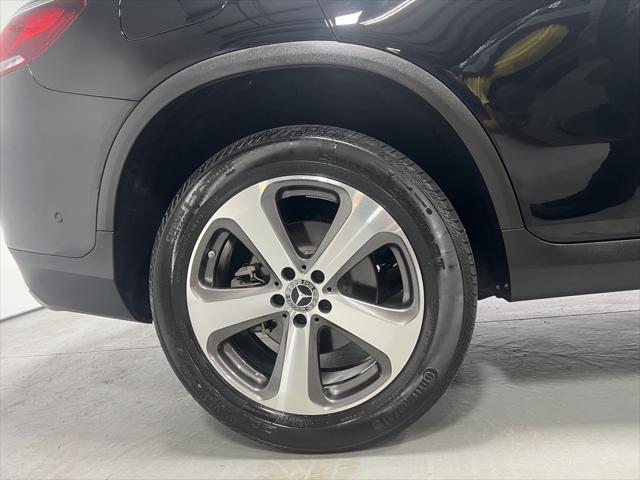 Photo of 2022 Black Mercedes-Benz GLC 300