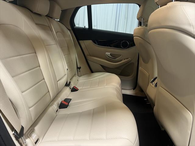 Photo of 2022 Black Mercedes-Benz GLC 300