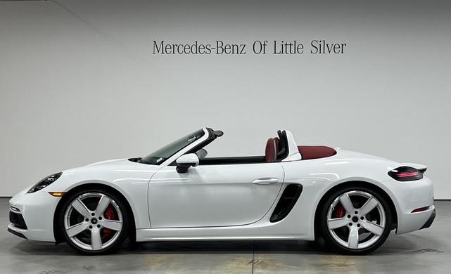 Photo of 2023 White Porsche 718 Boxster
