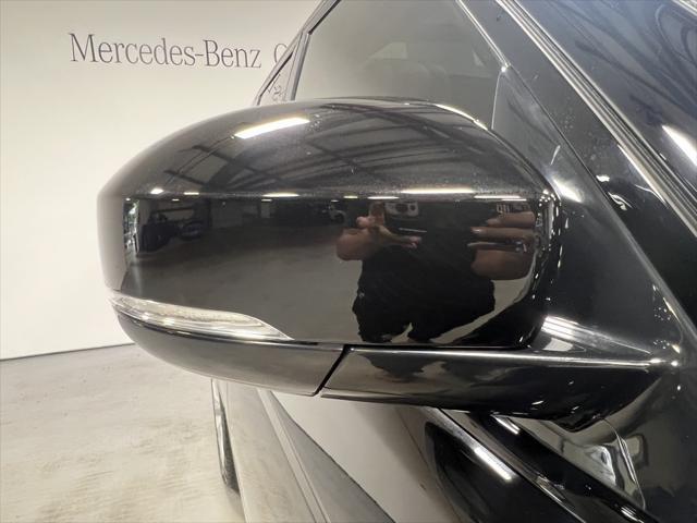 Photo of 2021 Black Land Rover Range Rover