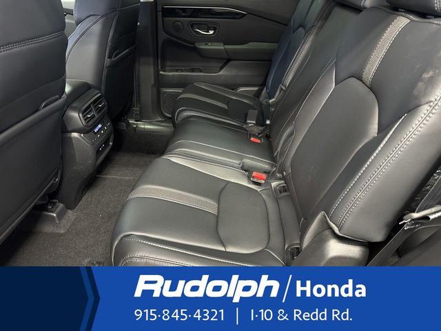 Photo of 2025 Radiant Red Metallic II Honda Pilot