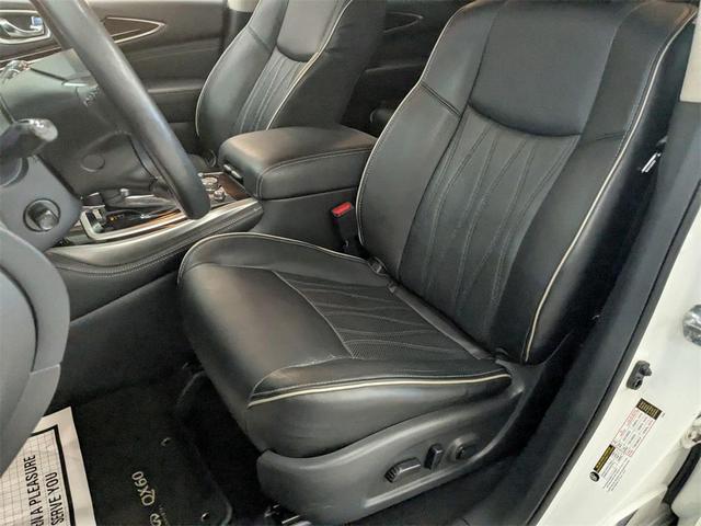 Photo of 2017 Majestic White INFINITI QX60