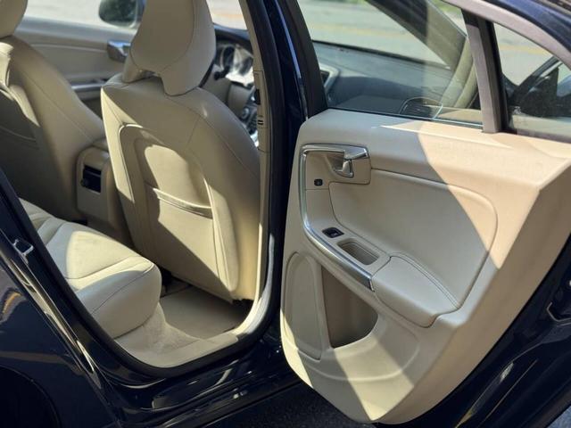 Photo of 2015 Blue Volvo S60