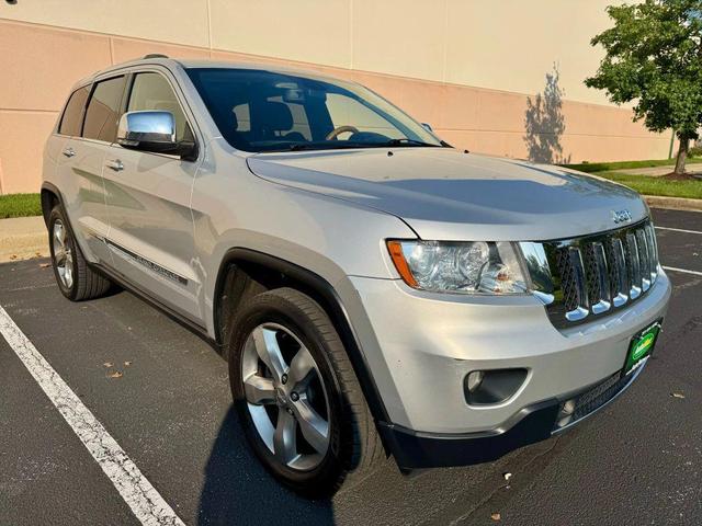 Photo of 2011 Bright Silver Metallic Clearcoat Jeep Grand Cherokee