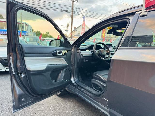 Photo of 2023 Gray Jeep Compass