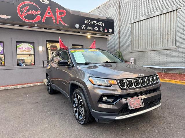 Photo of 2023 Gray Jeep Compass