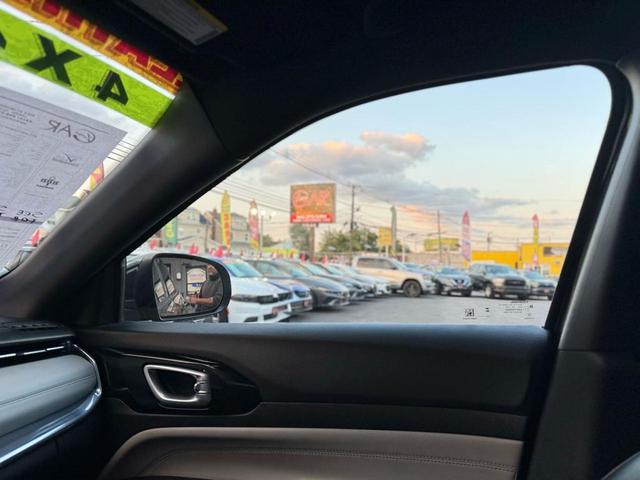 Photo of 2023 Gray Jeep Compass