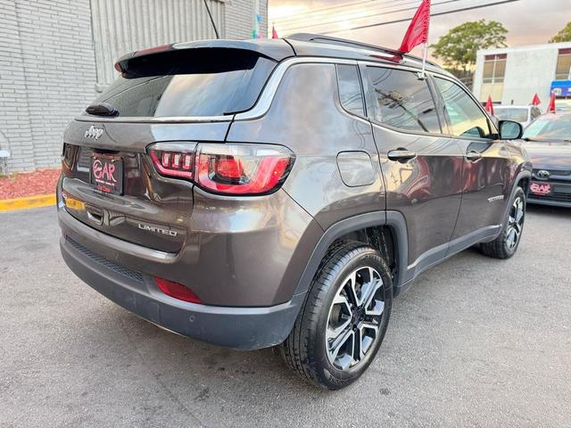 Photo of 2023 Gray Jeep Compass