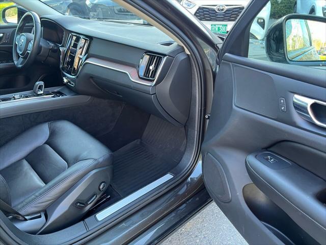 Photo of 2022 Gray Volvo S60