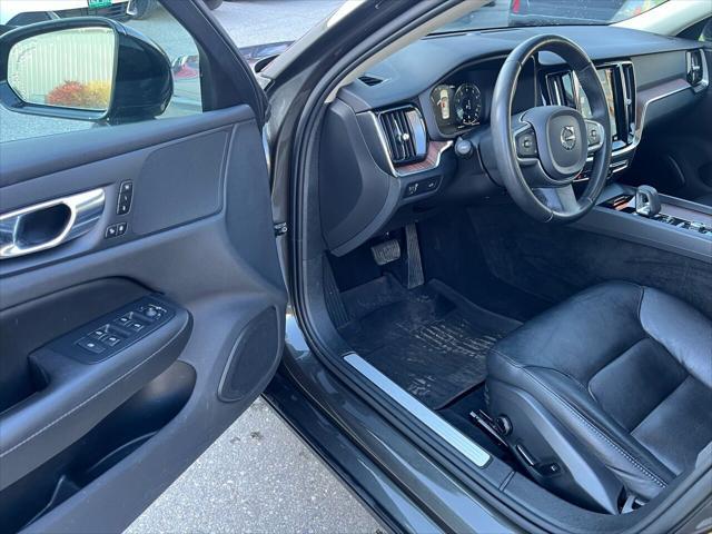 Photo of 2022 Gray Volvo S60