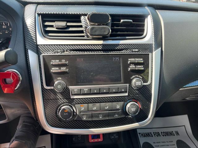 Photo of 2018 Glacier White Nissan Altima