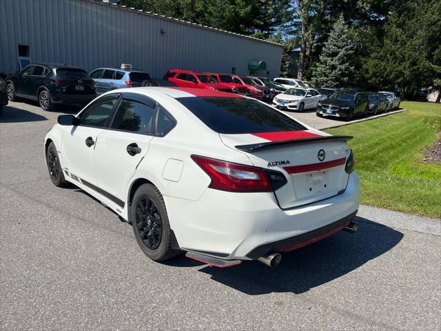 Photo of 2018 Glacier White Nissan Altima