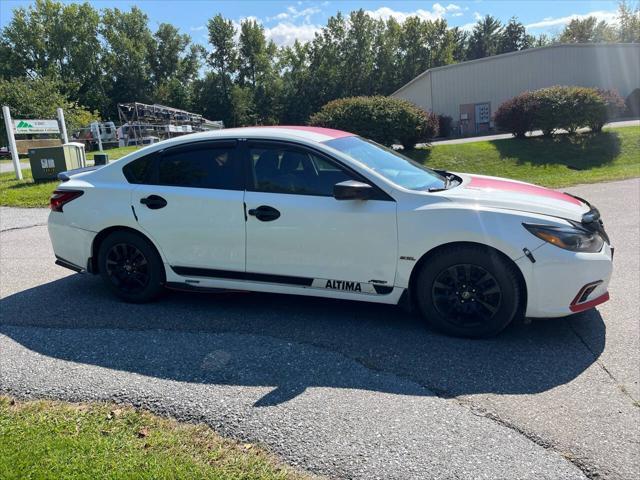 Photo of 2018 Glacier White Nissan Altima