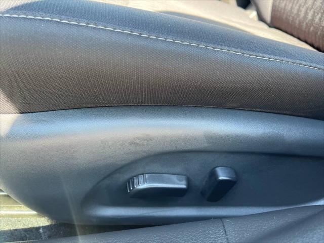 Photo of 2018 Glacier White Nissan Altima
