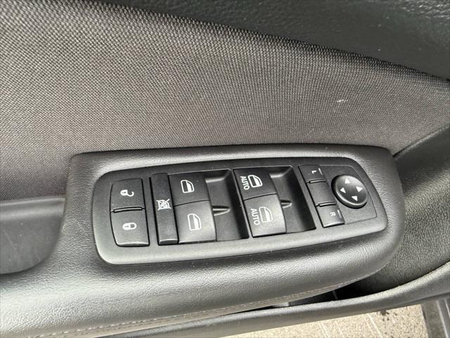 Photo of 2015 Granite Crystal Metallic Clearcoat Chrysler 200