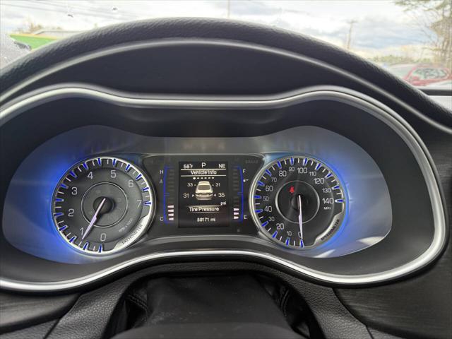Photo of 2015 Granite Crystal Metallic Clearcoat Chrysler 200