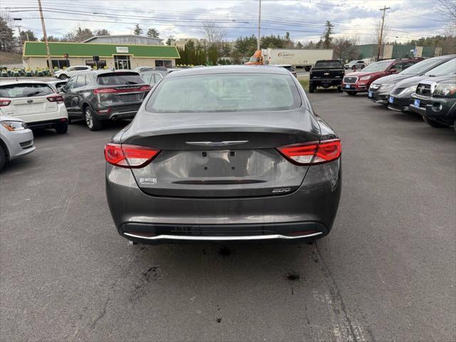 Photo of 2015 Granite Crystal Metallic Clearcoat Chrysler 200