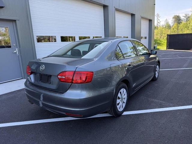 Photo of 2013 Platinum Gray Metallic Volkswagen Jetta