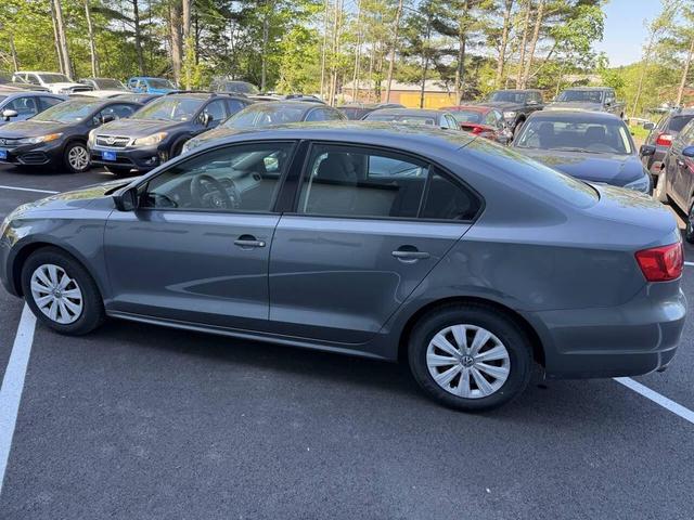 Photo of 2013 Platinum Gray Metallic Volkswagen Jetta