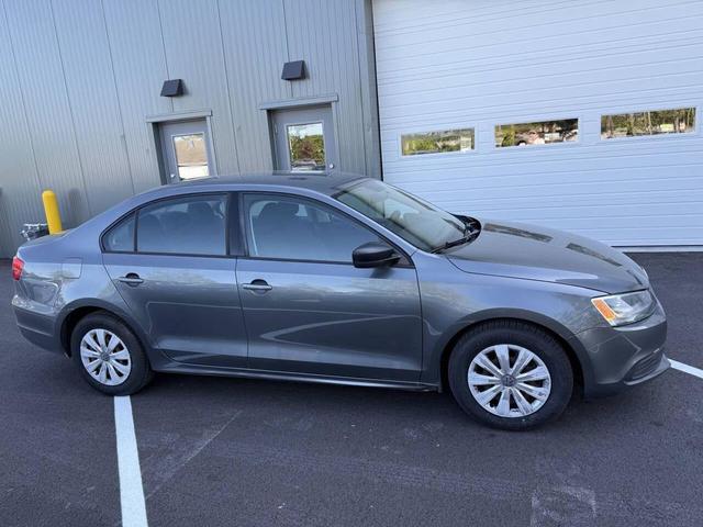 Photo of 2013 Platinum Gray Metallic Volkswagen Jetta