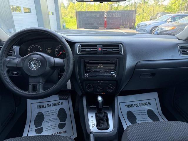 Photo of 2013 Platinum Gray Metallic Volkswagen Jetta