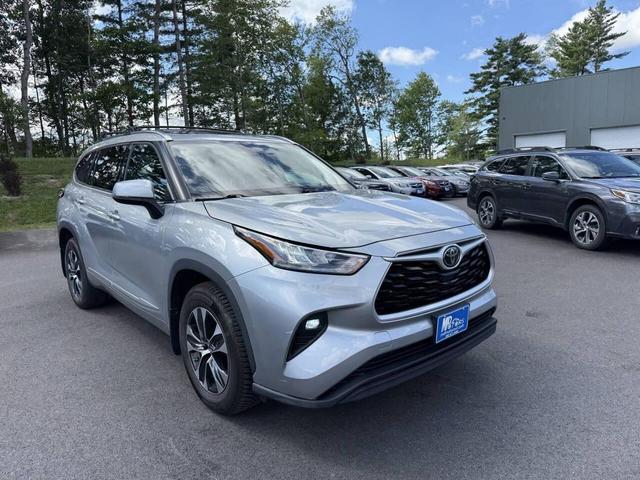 Photo of 2020 Celestial Silver Metallic Toyota Highlander