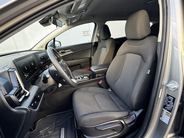 Photo of 2023 Silver Kia Sportage