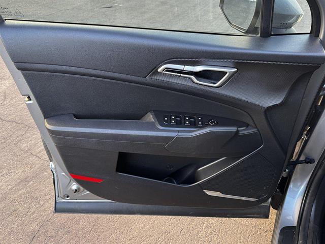 Photo of 2023 Silver Kia Sportage