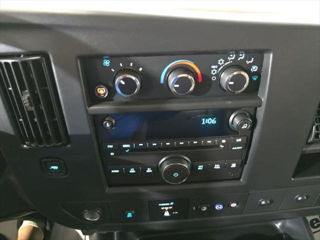 Photo of 2014 Summit White Chevrolet Express 2500