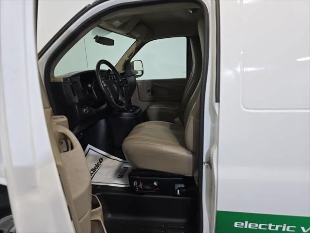 Photo of 2014 Summit White Chevrolet Express 2500