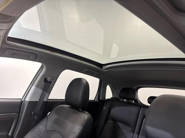 Photo of 2018 Diamond White Pearl Mitsubishi Outlander Sport