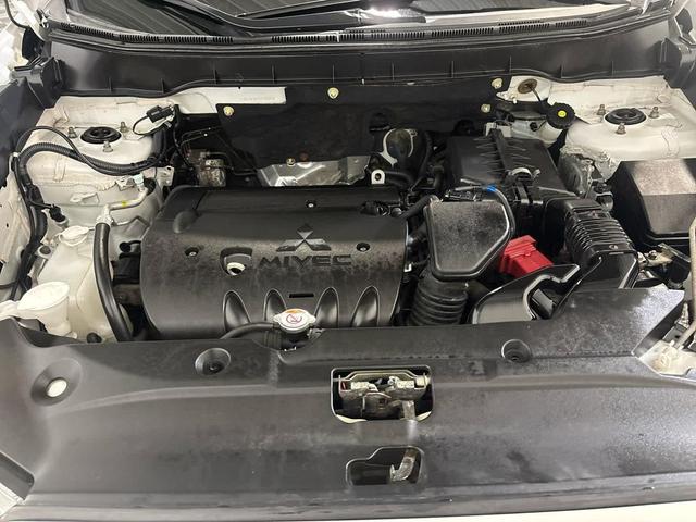 Photo of 2018 Diamond White Pearl Mitsubishi Outlander Sport